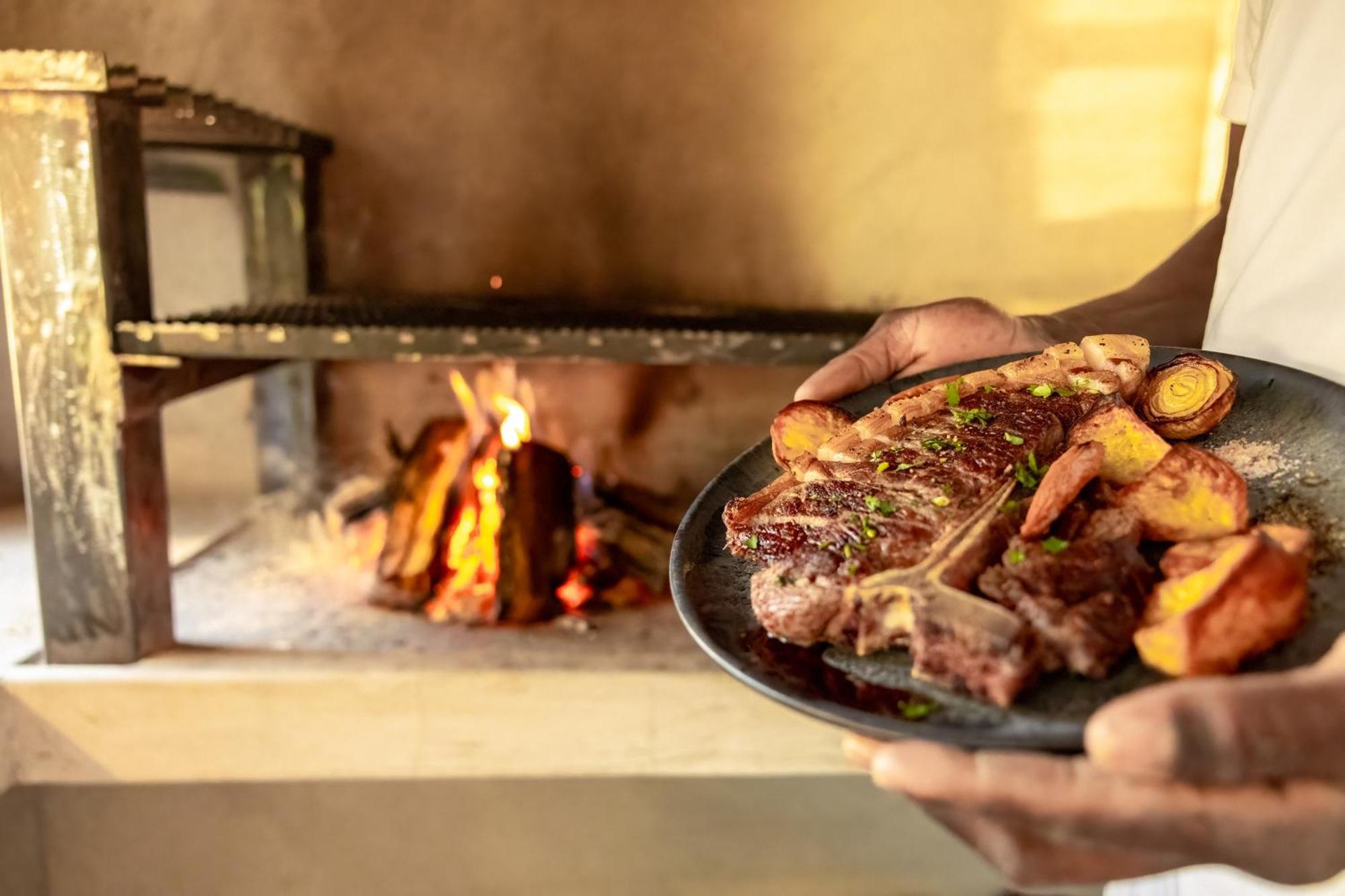 Chobe House Villa And Chalets Kasane Ngoại thất bức ảnh