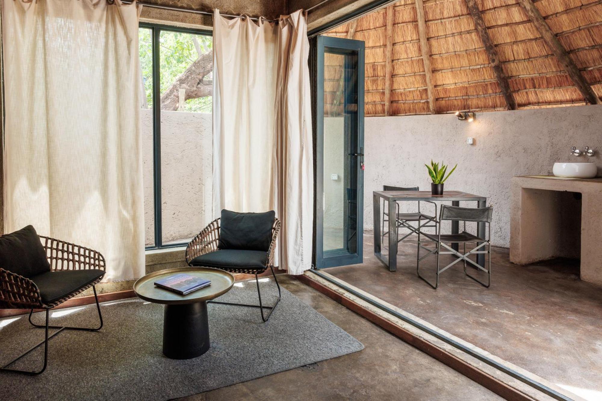 Chobe House Villa And Chalets Kasane Ngoại thất bức ảnh