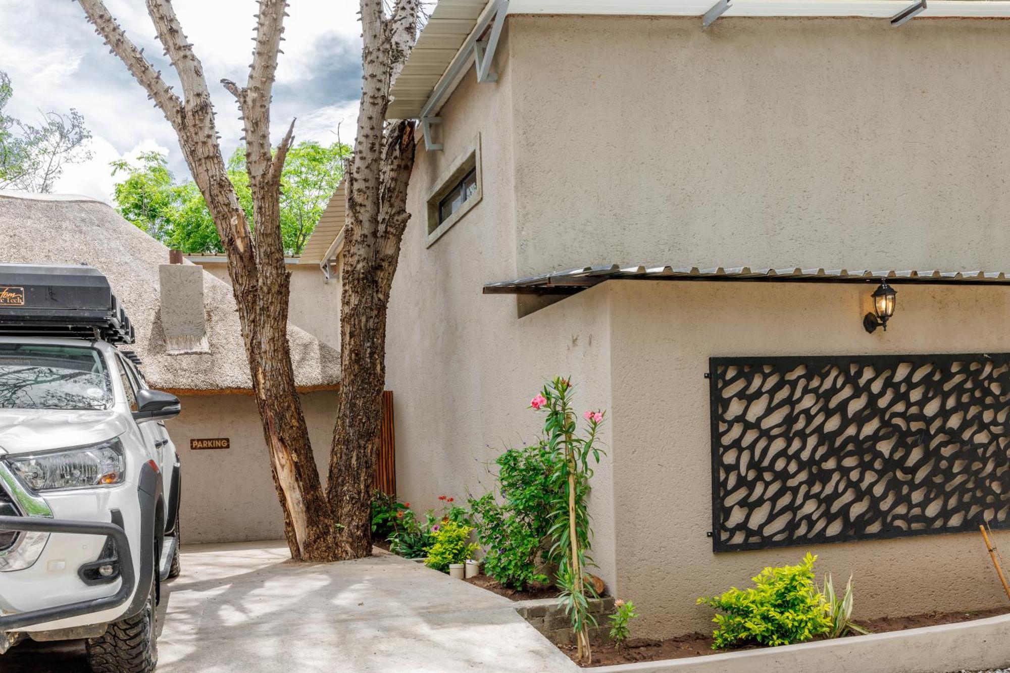 Chobe House Villa And Chalets Kasane Ngoại thất bức ảnh